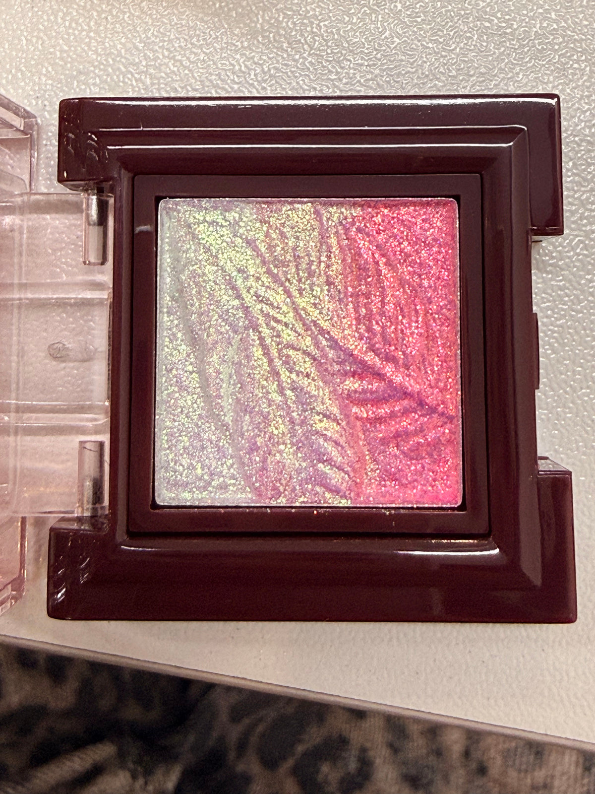 Focalure Leaf Design Glitter Eyeshadow, Shimmer Metallic Single Eye Shadow Palette, Long Lasting Waterproof Eye Makeup